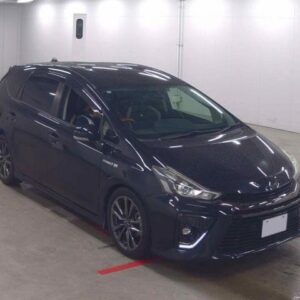 2016 Toyota Prius Alpha black gasoline used car Japan export