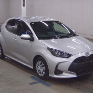 2021 Toyota Yaris silver gasoline used car Japan export