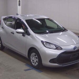 2023 Toyota Aqua silver gasoline used car Japan export