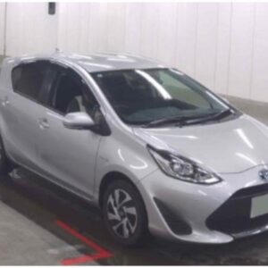 2019 Toyota Aqua silver gasoline used car Japan export