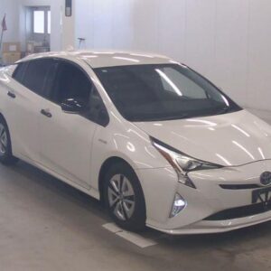 2017 Toyota Prius pearl gasoline used car Japan export