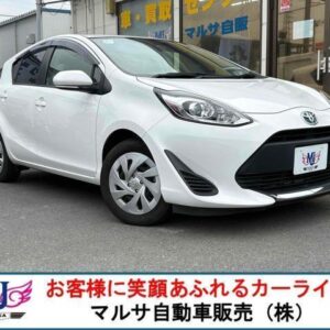 2021 Toyota Aqua white hybrid used car Japan export