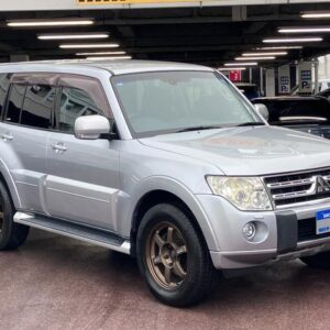 2011 Mitsubishi Pajero silver diesel used car Japan export