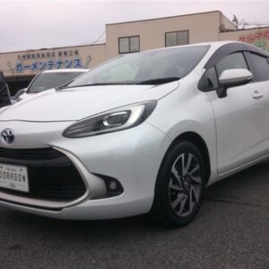 2023 Toyota Aqua pearl gasoline used car Japan export