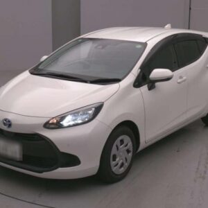 2024 Toyota Aqua white gasoline used car Japan export
