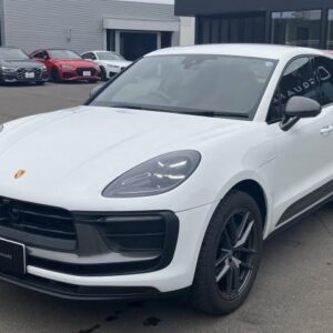 2022 Porsche Macan white gasoline used car Japan export