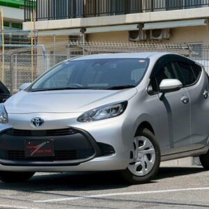 2022 Toyota Aqua silver gasoline used car Japan export