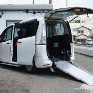 2014 Nissan Serena pearl gasoline used car Japan export