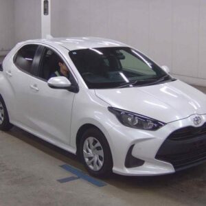 2023 Toyota Yaris pearl gasoline used car Japan export