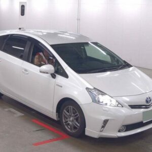 2011 Toyota Prius Alpha pearl gasoline used car Japan export