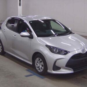 2021 Toyota Yaris silver gasoline used car Japan export