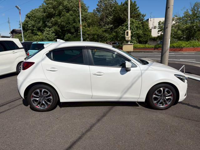 Ref:AUX-24581538 MAZDA DEMIO 2017 4 Ref:AUX-24581538 MAZDA DEMIO 2017 - Image 4