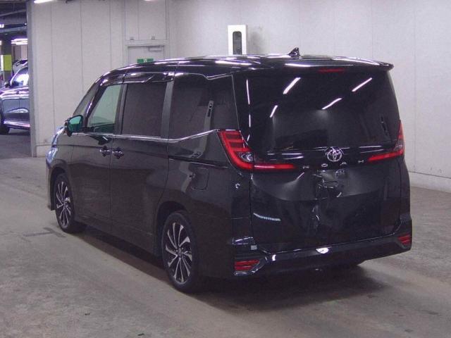 Ref:AUX-24596635 TOYOTA NOAH 2023 2 Ref:AUX-24596635 TOYOTA NOAH 2023 - Image 2