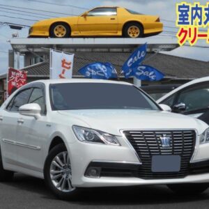 2015 Toyota Crown Hybrid pearl hybrid used car Japan export