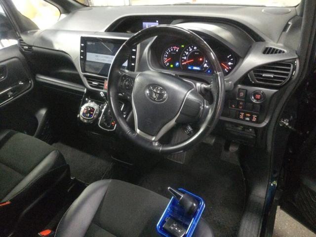 Ref:AUX-24601757 TOYOTA NOAH 2021 3 Ref:AUX-24601757 TOYOTA NOAH 2021 - Image 3