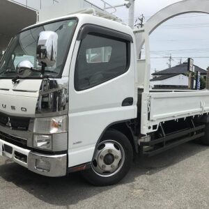 2020 Mitsubishi Fuso Canter white diesel used car Japan export