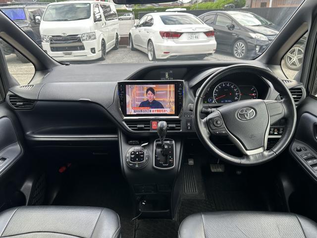 Ref:AUX-24654162 TOYOTA VOXY 2014 5 Ref:AUX-24654162 TOYOTA VOXY 2014 - Image 5
