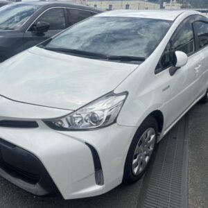 2015 Toyota Prius Alpha pearl gasoline used car Japan export