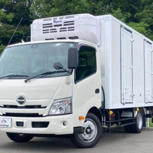 2025 Hino Dutro white diesel used car Japan export