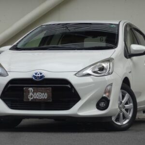 2015 Toyota Aqua pearl hybrid used car Japan export