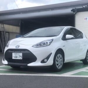 2018 Toyota Aqua white gasoline used car Japan export