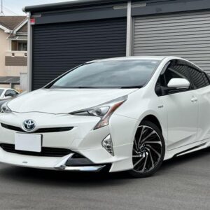 2018 Toyota Prius white hybrid used car Japan export