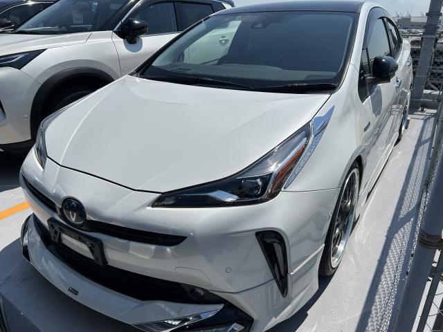 Ref:AUX-24706364 TOYOTA PRIUS 2019 1 2019 Toyota Prius pearl hybrid used car Japan export