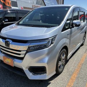 2017 Honda Stepwagon Spada silver gasoline used car Japan export