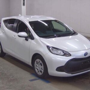 2023 Toyota Aqua pearl gasoline used car Japan export