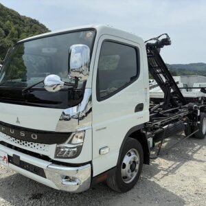 2024 Mitsubishi Fuso Canter white diesel used car Japan export