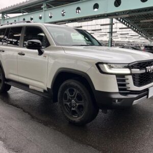 2025 Toyota Land Cruiser pearl gasoline used car Japan export