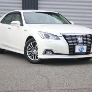 2018 Toyota Crown Hybrid pearl hybrid used car Japan export
