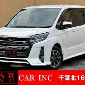 2017 Toyota Noah pearl gasoline used car Japan export