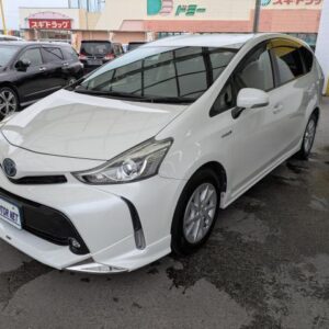 2015 Toyota Prius Alpha pearl hybrid used car Japan export