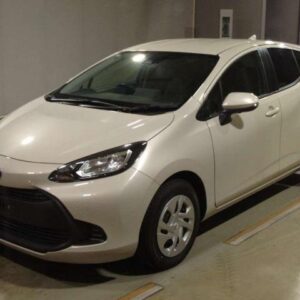 2024 Toyota Aqua white gasoline used car Japan export
