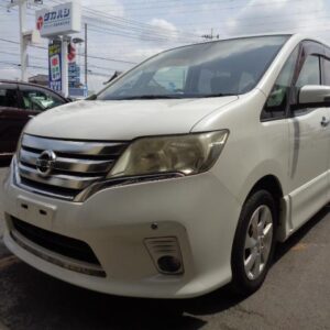 2011 Nissan Serena pearl gasoline used car Japan export