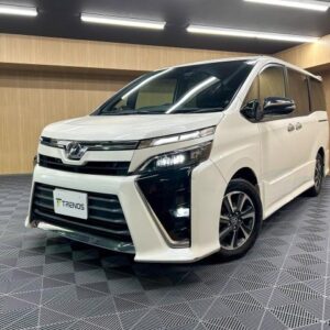 2018 Toyota Voxy white gasoline used car Japan export