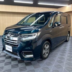 2018 Honda Stepwagon Spada green gasoline used car Japan export