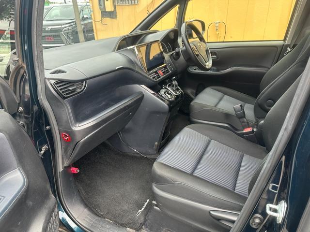 Ref:AUX-24827931 TOYOTA VOXY 2016 14 Ref:AUX-24827931 TOYOTA VOXY 2016 - Image 14