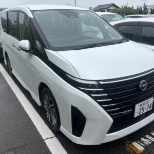 2024 Nissan Serena pearl hybrid used car Japan export