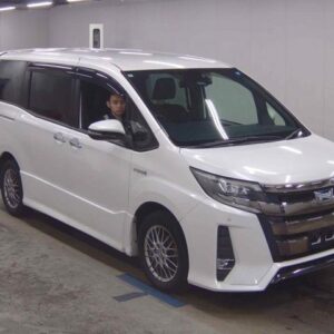 2018 Toyota Noah pearl gasoline used car Japan export