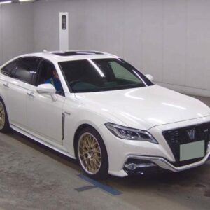 2019 Toyota Crown Hybrid pearl gasoline used car Japan export