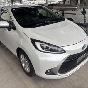 2023 Toyota Aqua pearl hybrid used car Japan export