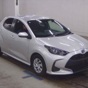 2021 Toyota Yaris silver gasoline used car Japan export