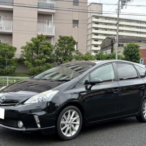 2011 Toyota Prius Alpha black hybrid used car Japan export