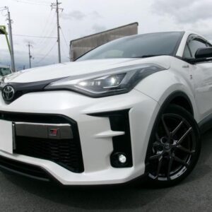 2020 Toyota C-Hr pearl hybrid used car Japan export