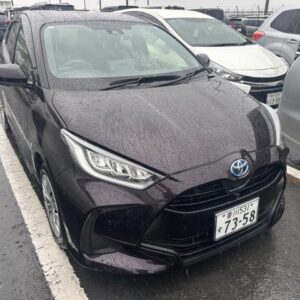 2020 Toyota Yaris wine hybrid used car Japan export