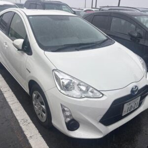 2015 Toyota Aqua pearl hybrid used car Japan export
