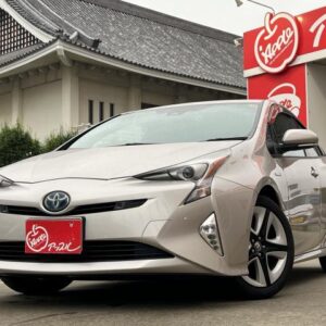 2016 Toyota Prius silver hybrid used car Japan export