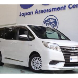 2014 Toyota Noah pearl gasoline used car Japan export